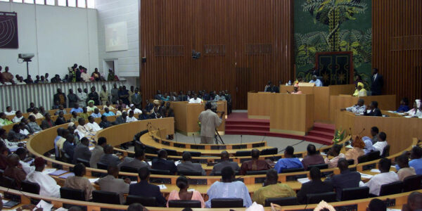 Sénégal : Adoption par les députés de la suppression d’un tribunal spécial anti-corruption