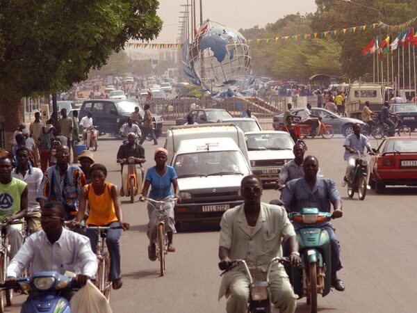 Burkina-Faso: Des fonctionnaires consacrent 1% de leur salaire pour soutenir l’effort de guerre contre le terrorisme