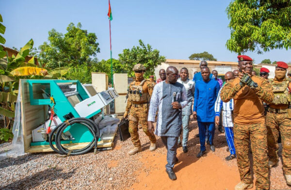 Burkina Faso : Capitaine Traoré renforce l’agriculture avec des équipements de pointe pour les rizeries.